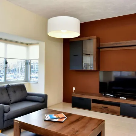 Апартаменты Bright & Spacious 2 Bedroom With Marina View Мсида