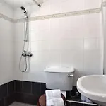Bright & Spacious 2 Bedroom With Marina View Apartment *