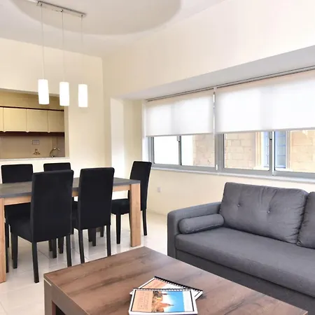 Bright And Spacious 2 Bedroom With Harbour View - 3 Apartment