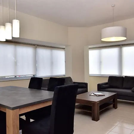 Bright And Spacious 2 Bedroom With Harbour View - 3 Apartment