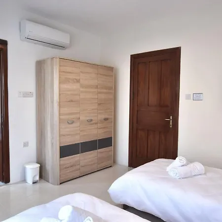 Bright And Spacious 2 Bedroom With Harbour View - 3 Apartment *