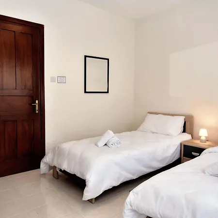 Bright & Spacious 2 Bedroom With Marina View Διαμέρισμα Msida
