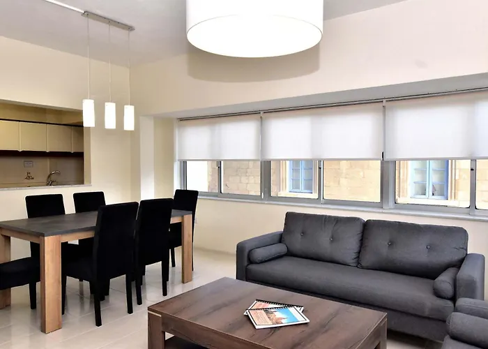 Bright & Spacious 2 Bedroom With Marina View Διαμέρισμα Msida