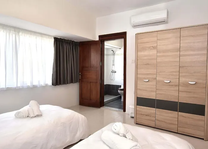 Bright & Spacious 2 Bedroom With Marina View דירה *