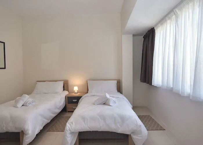 Bright & Spacious 2 Bedroom With Marina View Διαμέρισμα *