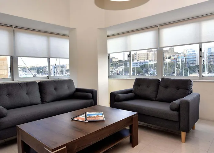 Bright & Spacious 2 Bedroom With Marina View Διαμέρισμα Msida